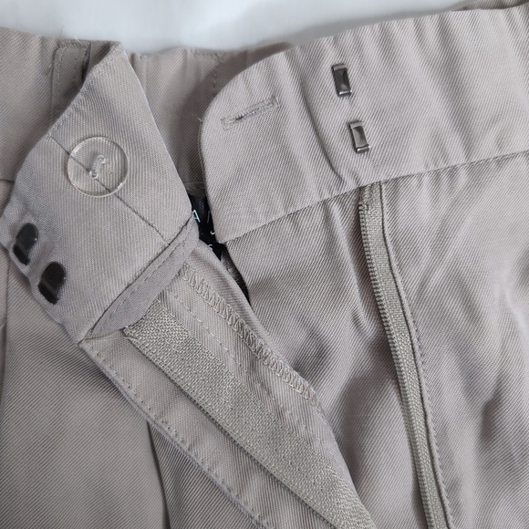 DYNAMITE Pleated Bermuda Boy Shorts, Size XS, classic stone beige - Picture 4 of 9